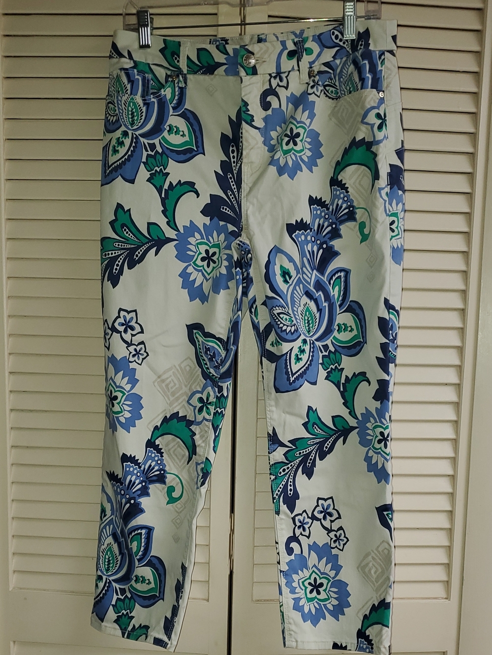 Chico's White Cropped Pants with Blue & Green Floral Print
